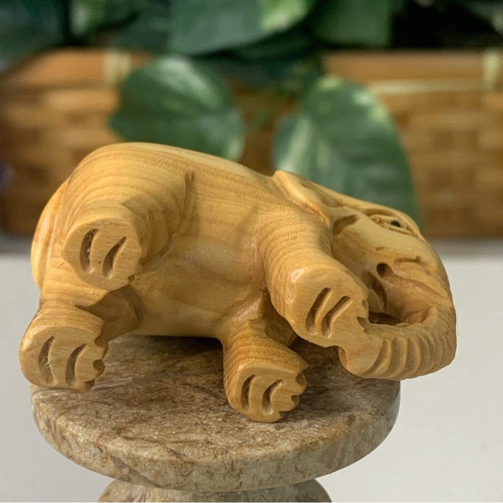 Vintage Boxwood Elephant Netsuke Hand Carved Wood Wild Animal Figurine Carving - Picture 9 of 11
